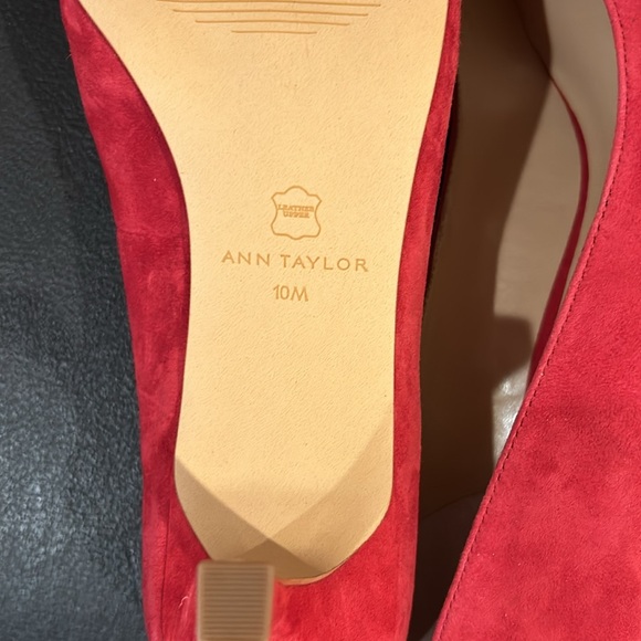 Ann Taylor Red Suede Shoes. Size 10 - Picture 6 of 11